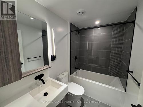 405 - 117 Broadway Avenue, Toronto, ON - Indoor Photo Showing Bathroom