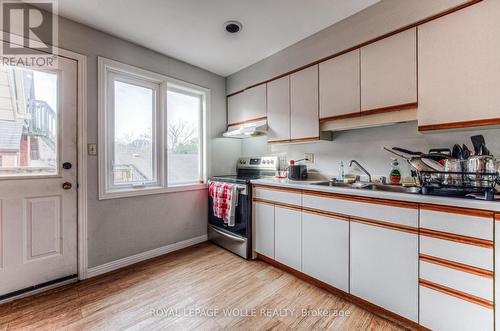 22 Ezra Avenue, Waterloo, ON - Indoor Photo Showing Kitchen