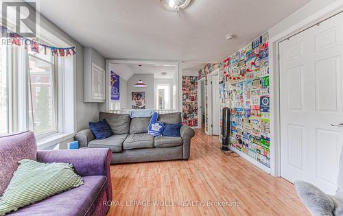 22 Ezra Avenue, Waterloo, ON - Indoor Photo Showing Living Room