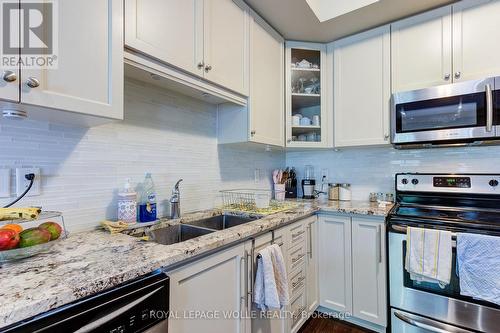 8 Beatrice Lane, Kitchener, ON - Indoor Photo Showing Kitchen With Double Sink With Upgraded Kitchen