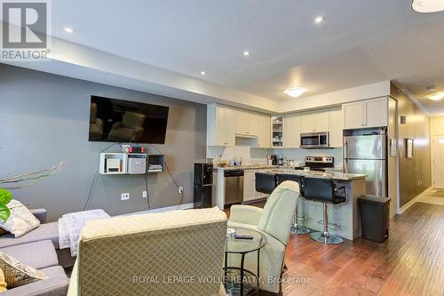 8 Beatrice Lane, Kitchener, ON - Indoor Photo Showing Kitchen