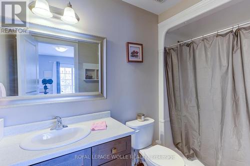 8 Beatrice Lane, Kitchener, ON - Indoor Photo Showing Bathroom