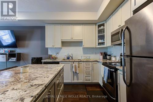 8 Beatrice Lane, Kitchener, ON - Indoor Photo Showing Kitchen With Upgraded Kitchen