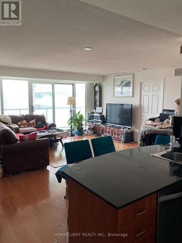 2410 - 5500 Yonge Street, Toronto, ON - Indoor Photo Showing Living Room