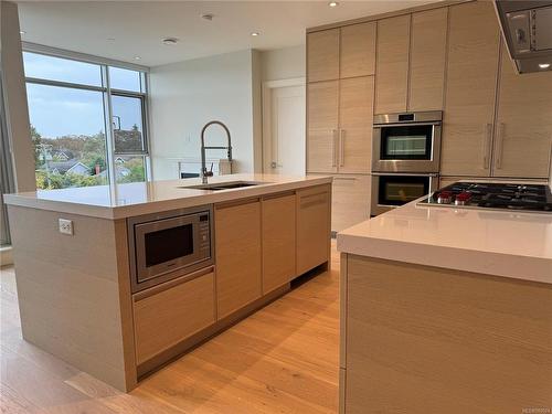 407-1916 Oak Bay Ave, Victoria, BC - Indoor Photo Showing Kitchen With Upgraded Kitchen