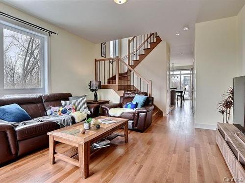 Living room - 9460 Rue Robitaille, Montréal (Mercier/Hochelaga-Maisonneuve), QC - Indoor Photo Showing Living Room