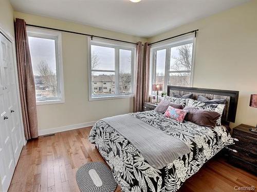 Mezzanine - 9460 Rue Robitaille, Montréal (Mercier/Hochelaga-Maisonneuve), QC - Indoor Photo Showing Bedroom