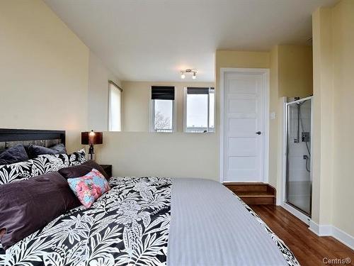 Mezzanine - 9460 Rue Robitaille, Montréal (Mercier/Hochelaga-Maisonneuve), QC - Indoor Photo Showing Bedroom