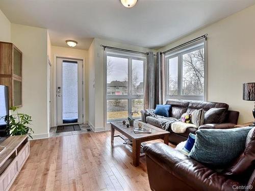 Living room - 9460 Rue Robitaille, Montréal (Mercier/Hochelaga-Maisonneuve), QC - Indoor Photo Showing Living Room