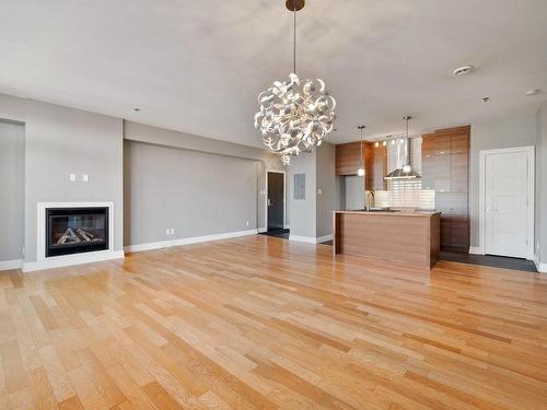 Dining room - 308-750 Rue Du Docteur-Chevrier, Saint-Lambert, QC - Indoor Photo Showing Living Room With Fireplace