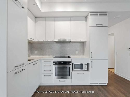 1708-87 Peter St, Toronto, ON - Indoor Photo Showing Kitchen With Upgraded Kitchen