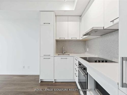 1708-87 Peter St, Toronto, ON - Indoor Photo Showing Kitchen With Upgraded Kitchen