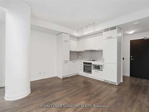 1708-87 Peter St, Toronto, ON - Indoor Photo Showing Kitchen