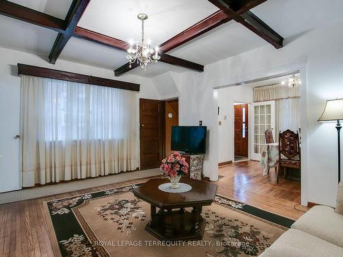 28 Pendeen Ave, Toronto, ON - Indoor Photo Showing Living Room