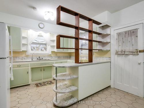 28 Pendeen Ave, Toronto, ON - Indoor Photo Showing Kitchen