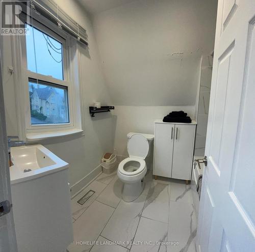 47 Young Street E, Waterloo, ON - Indoor Photo Showing Bathroom