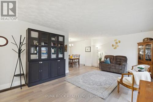 298 Maccrae Drive, Haldimand, ON - Indoor Photo Showing Living Room