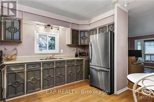 6 Ash Street, Ottawa, ON - Indoor Photo Showing Kitchen With Double Sink