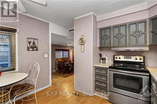 6 Ash Street, Ottawa, ON - Indoor Photo Showing Kitchen