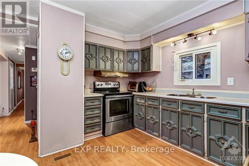 6 Ash Street, Ottawa, ON - Indoor Photo Showing Kitchen