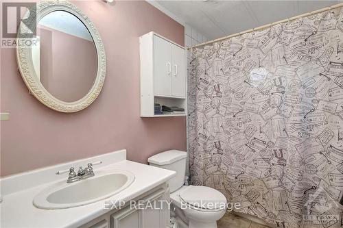 6 Ash Street, Ottawa, ON - Indoor Photo Showing Bathroom