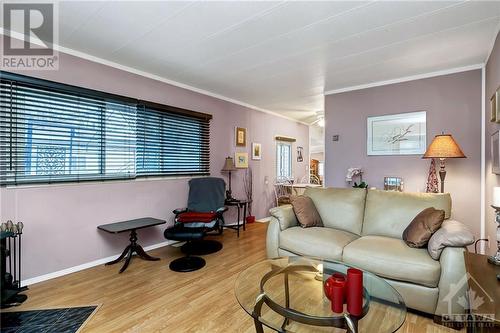 6 Ash Street, Ottawa, ON - Indoor Photo Showing Living Room