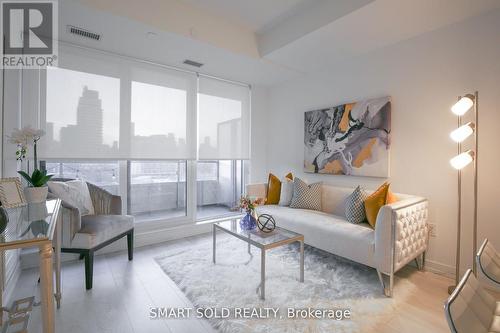 606W - 225 Sumach Street, Toronto, ON - Indoor Photo Showing Living Room