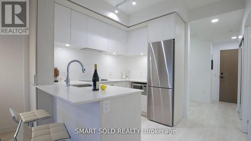 606W - 225 Sumach Street, Toronto, ON - Indoor Photo Showing Kitchen With Upgraded Kitchen