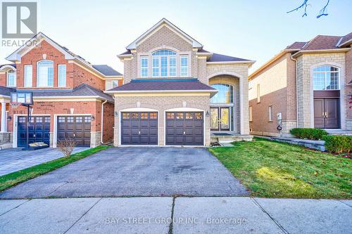 112 Colesbrook Road, Richmond Hill, ON - Outdoor With Facade