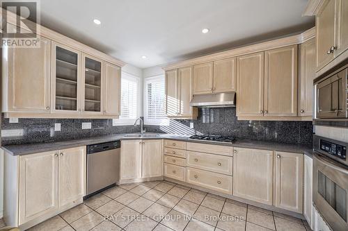 112 Colesbrook Road, Richmond Hill, ON - Indoor Photo Showing Kitchen