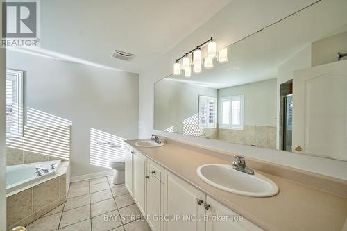 112 Colesbrook Road, Richmond Hill, ON - Indoor Photo Showing Bathroom