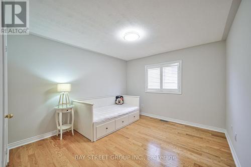 112 Colesbrook Road, Richmond Hill, ON - Indoor Photo Showing Bedroom