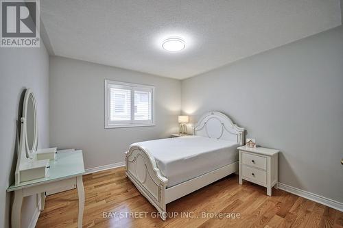 112 Colesbrook Road, Richmond Hill, ON - Indoor Photo Showing Bedroom