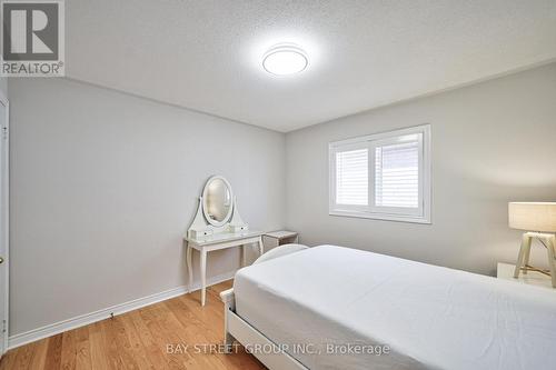 112 Colesbrook Road, Richmond Hill, ON - Indoor Photo Showing Bedroom