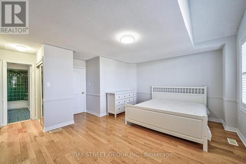 112 Colesbrook Road, Richmond Hill, ON - Indoor Photo Showing Bedroom