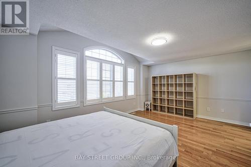 112 Colesbrook Road, Richmond Hill, ON - Indoor Photo Showing Bedroom