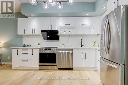 A305 - 89 South Town Centre Boulevard, Markham, ON - Indoor Photo Showing Kitchen With Stainless Steel Kitchen