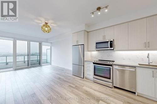 515 - 85 Oneida Crescent, Richmond Hill, ON - Indoor Photo Showing Kitchen With Stainless Steel Kitchen