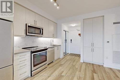 515 - 85 Oneida Crescent, Richmond Hill, ON - Indoor Photo Showing Kitchen With Stainless Steel Kitchen