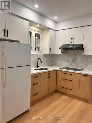 4750 Saint Lawrence Avenue E, Niagara Falls, ON - Indoor Photo Showing Kitchen