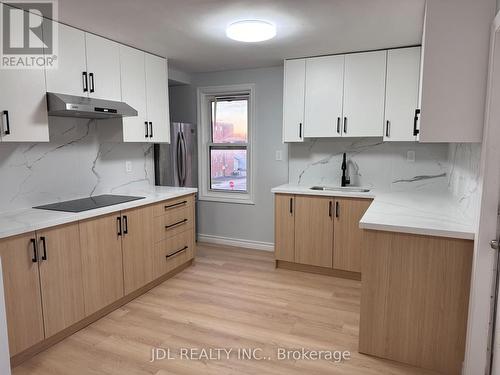 4750 Saint Lawrence Avenue E, Niagara Falls, ON - Indoor Photo Showing Kitchen