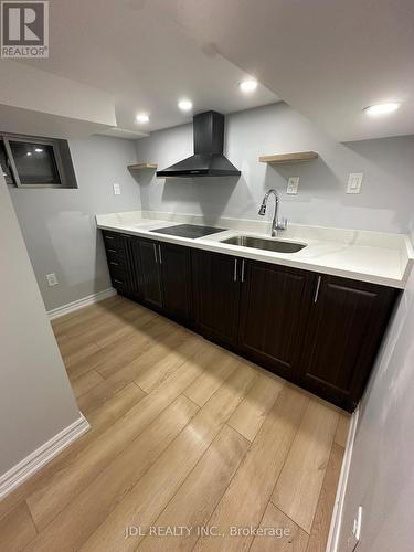 4750 Saint Lawrence Avenue E, Niagara Falls, ON - Indoor Photo Showing Kitchen