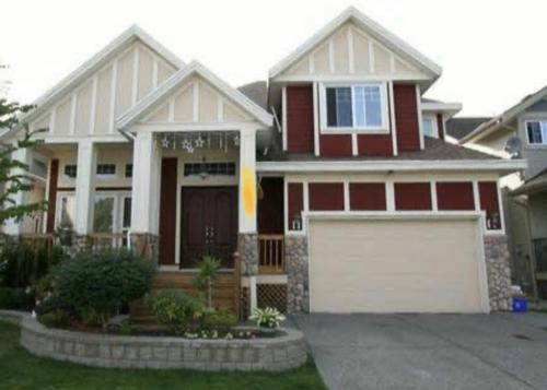 73Xx 202 Street, Langley, BC - Outdoor With Facade