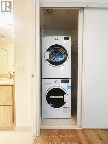 4011 - 395 Bloor Street E, Toronto, ON - Indoor Photo Showing Laundry Room