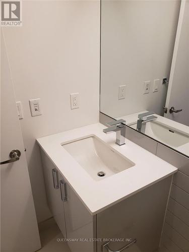 2504 - 30 Gibbs Road, Toronto, ON - Indoor Photo Showing Bathroom