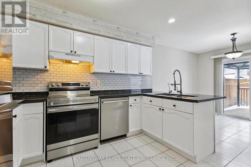 147 Crawford Crescent, Cambridge, ON - Indoor Photo Showing Kitchen