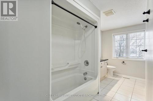 147 Crawford Crescent, Cambridge, ON - Indoor Photo Showing Bathroom