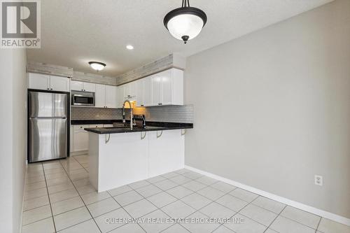 147 Crawford Crescent, Cambridge, ON - Indoor Photo Showing Kitchen