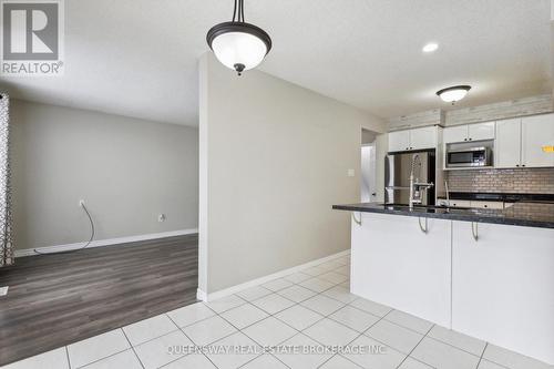 147 Crawford Crescent, Cambridge, ON - Indoor Photo Showing Kitchen