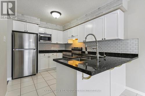 147 Crawford Crescent, Cambridge, ON - Indoor Photo Showing Kitchen With Double Sink With Upgraded Kitchen